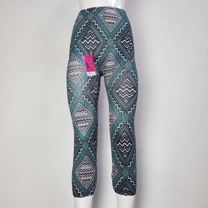 NEW No Boundaries Plus Size Green Geometric Capri Leggings